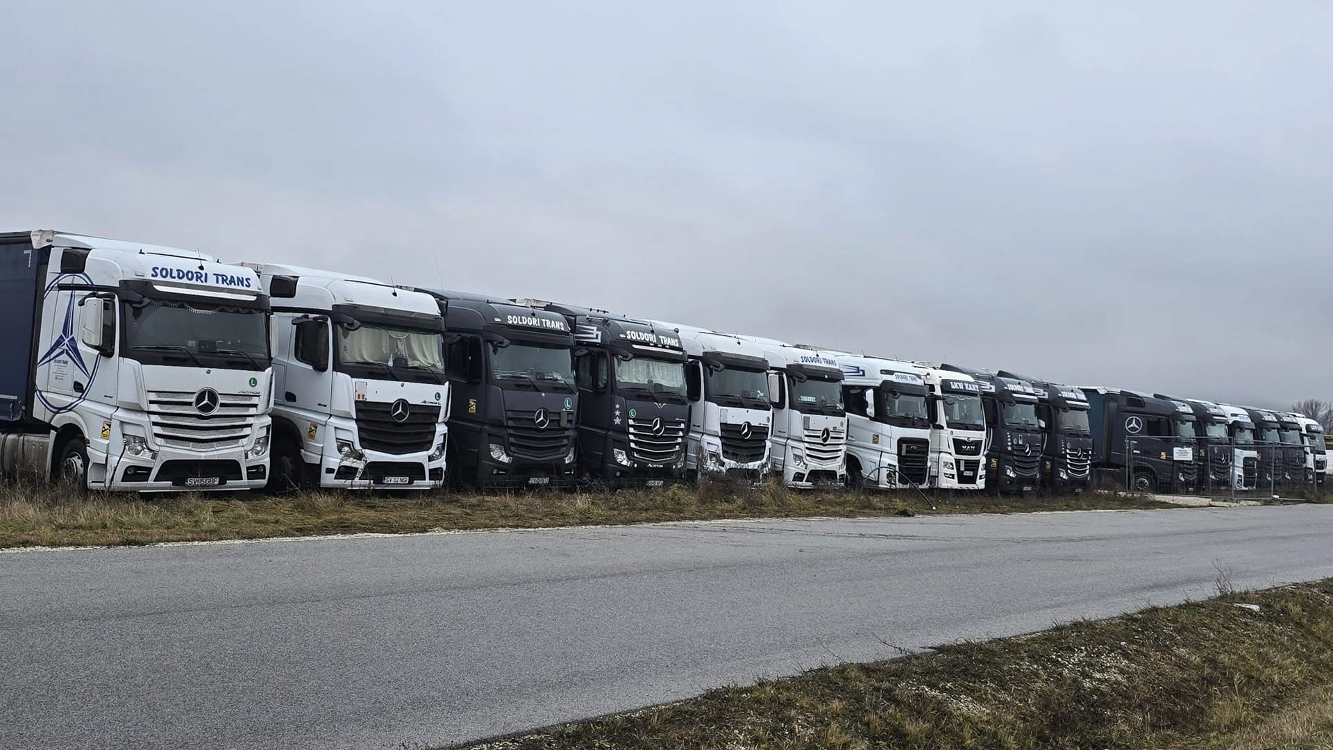 O parte din flota de transport marfuri intern si international ce apartin companiei Soldori Trans